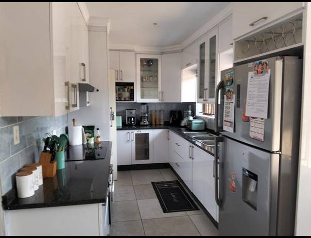 4 BEDROOM HOUSE FOR SALE IN BRACKENHURST